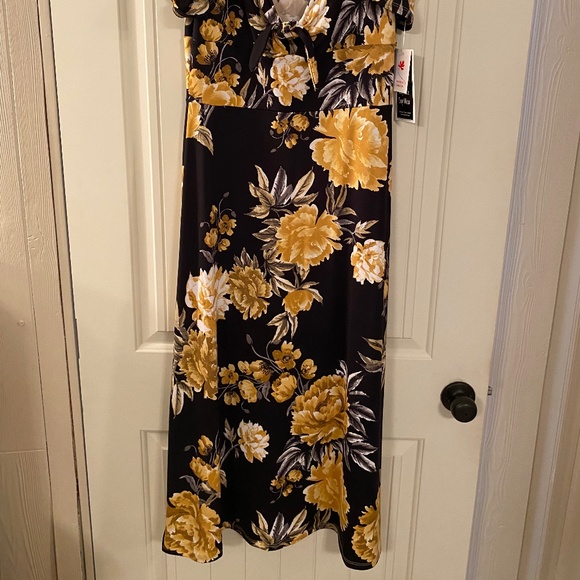 Cold shoulder midi dress - Picture 8 of 8